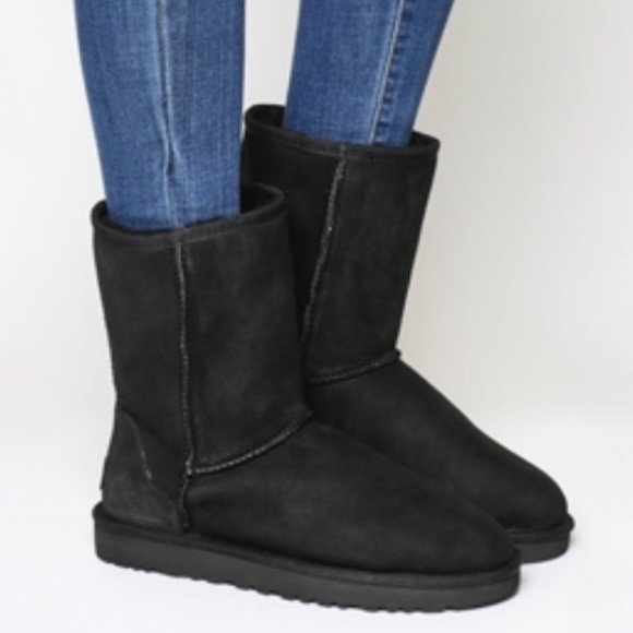 UGG Shoes - UGG Woman’s Black Short Classic Boots Size 7